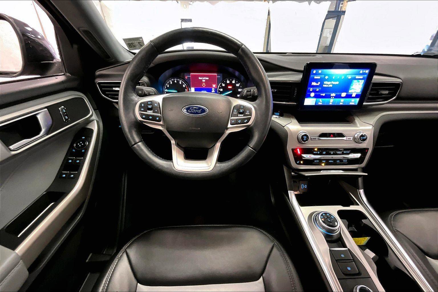 Certified 2022 Ford Explorer XLT w/ Equipment Group 202A image 7