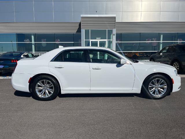 Used 2020 Chrysler 300 Touring RWD image 4