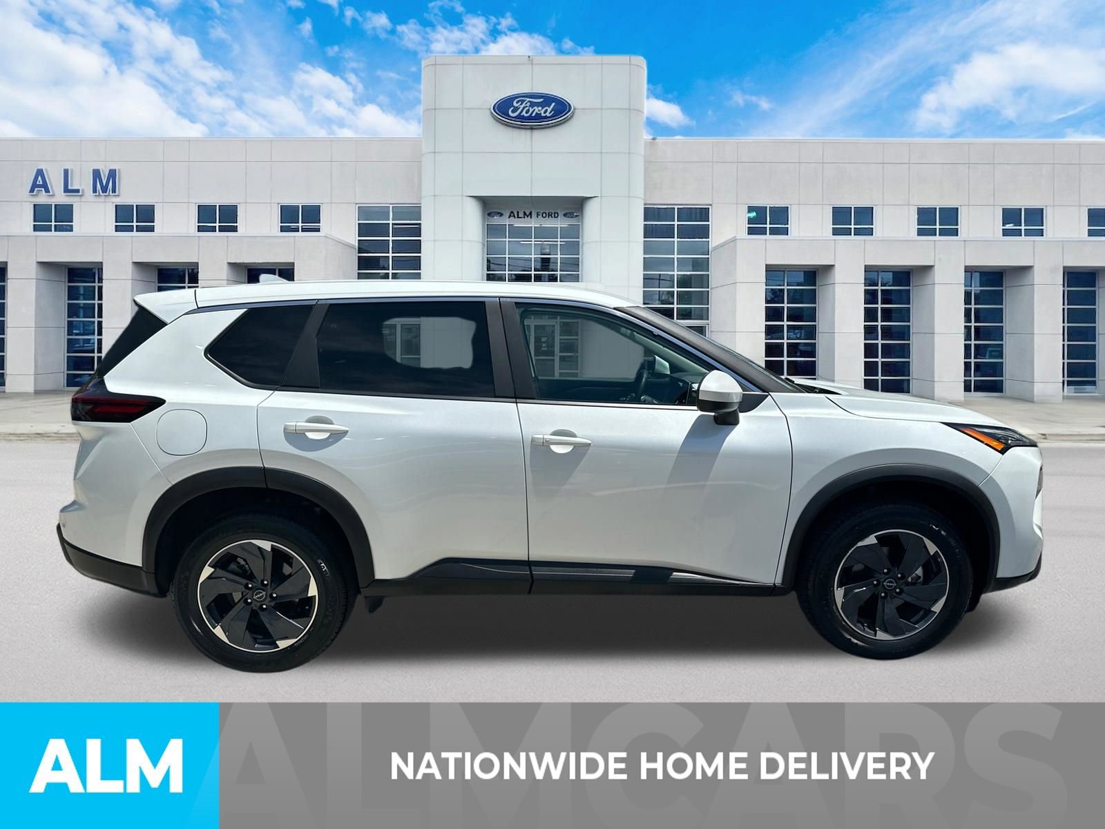 Used 2025 Nissan Rogue SV FWD image 4