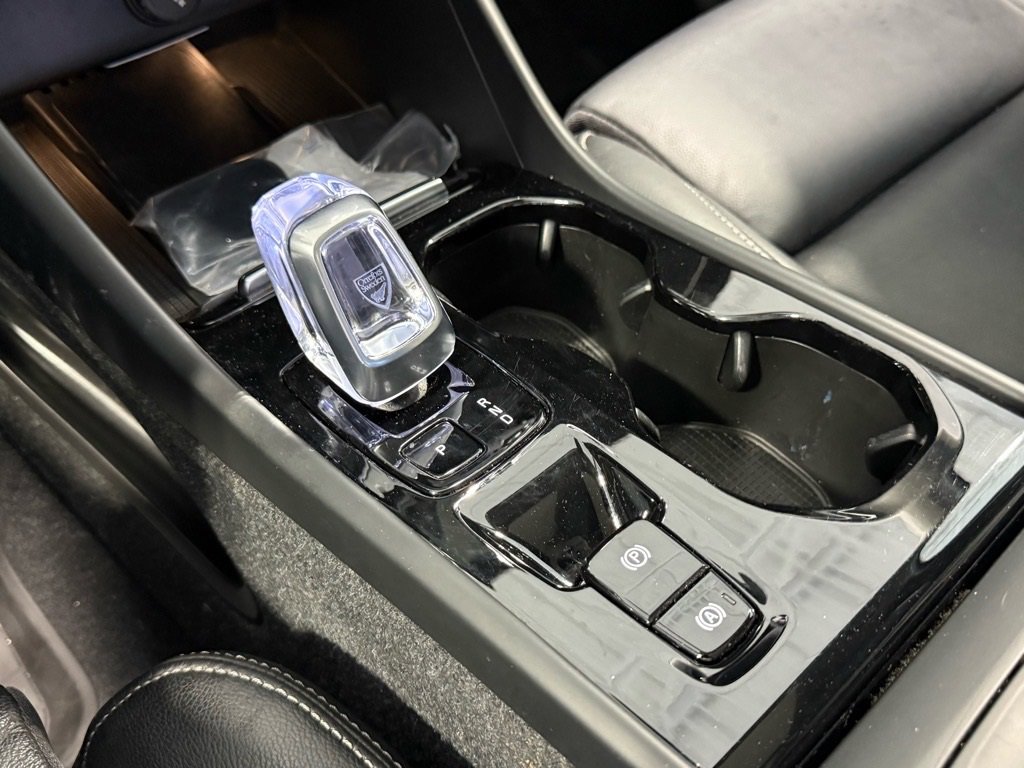 Used 2023 Volvo XC40 B5 Plus w/ Protection Package Premier image 16