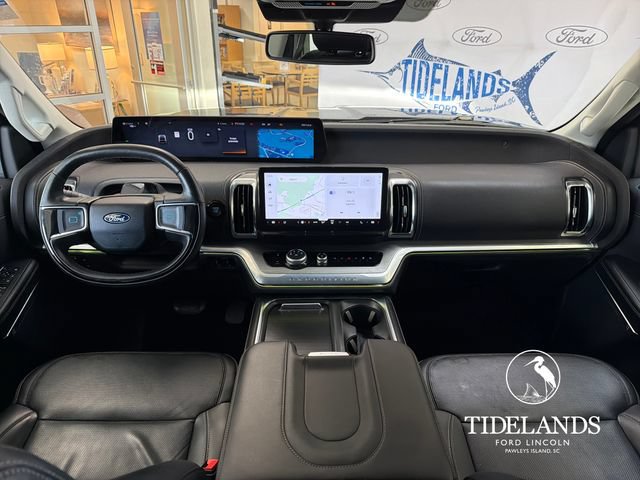 Certified 2025 Ford Expedition Platinum w/ Driver's Package AWD/4WD image 16
