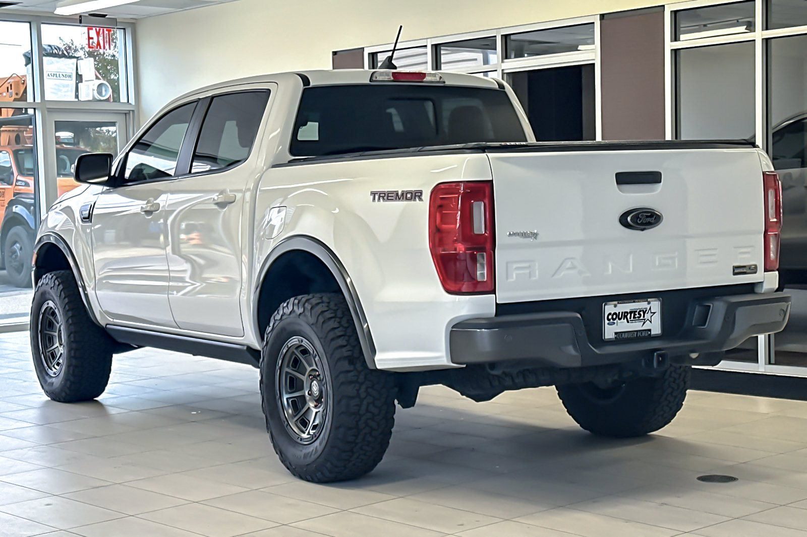 Certified 2023 Ford Ranger Lariat w/ Tremor Off-Road Package AWD/4WD image 6