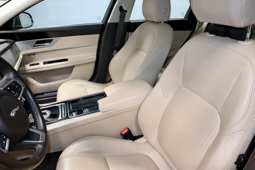 Used 2020 Jaguar XF Prestige image 23