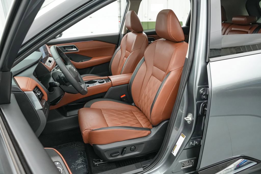 Used 2025 Nissan Rogue Platinum AWD/4WD image 12