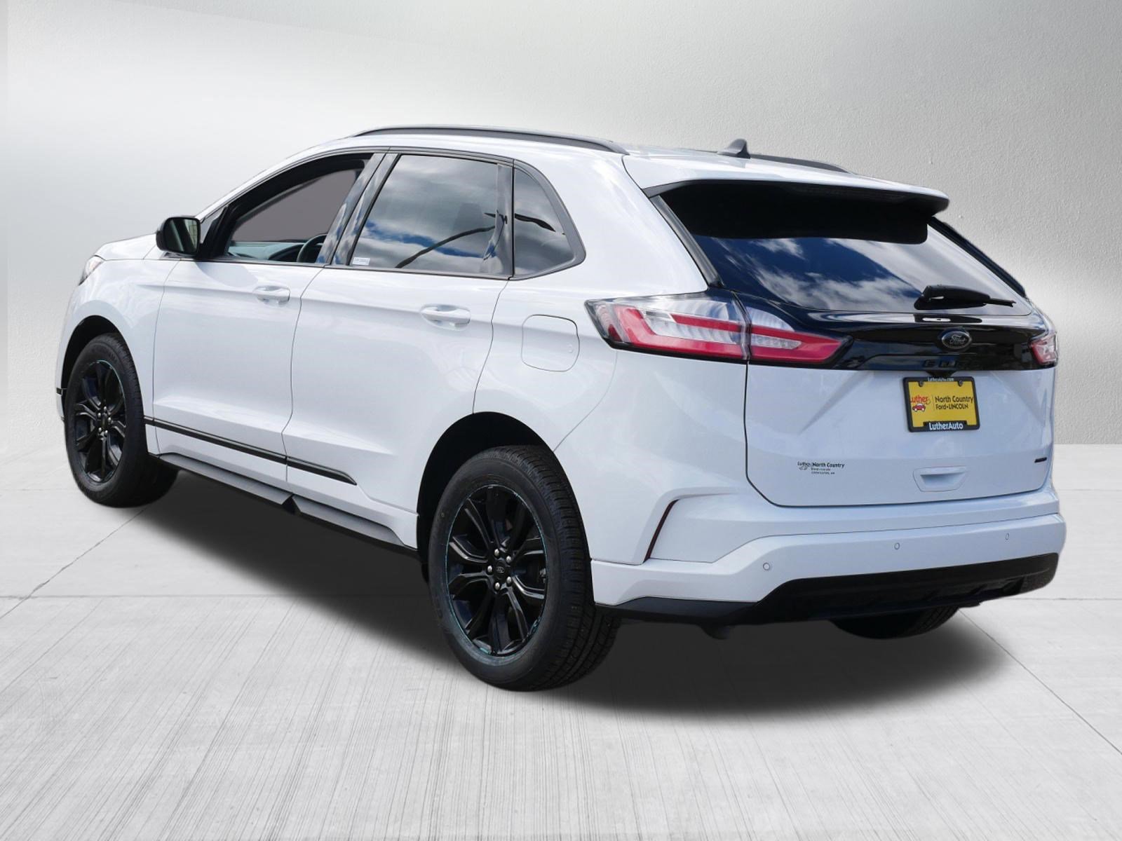 Certified 2022 Ford Edge SE w/ Black Appearance Package AWD/4WD image 5