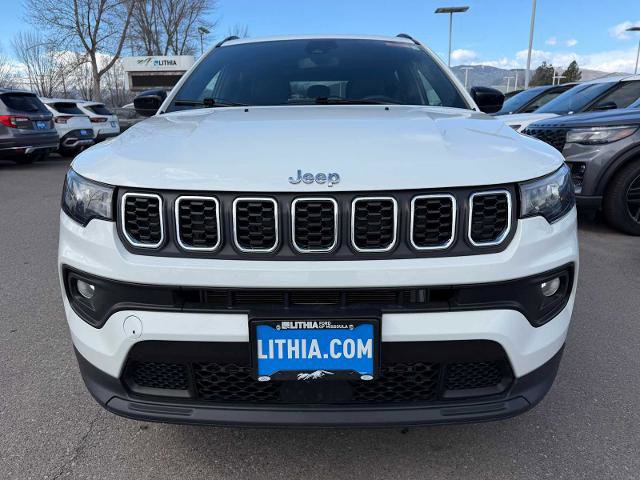 Used 2024 Jeep Compass Latitude AWD/4WD image 2