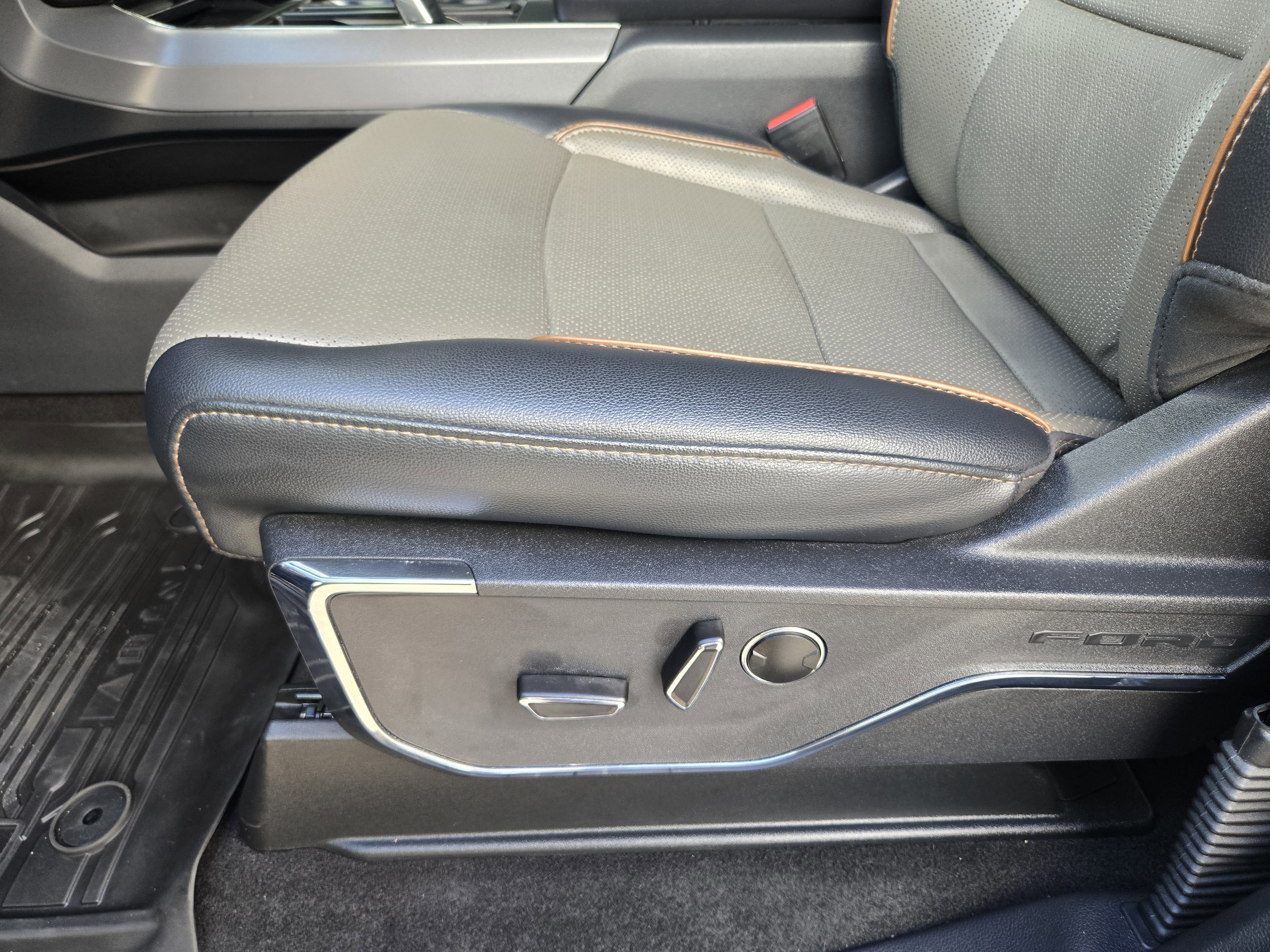 Certified 2024 Ford F150 Lariat w/ Equipment Group 502A High image 18