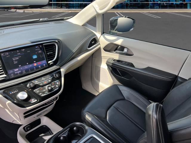 Used 2024 Chrysler Pacifica Limited FWD image 13