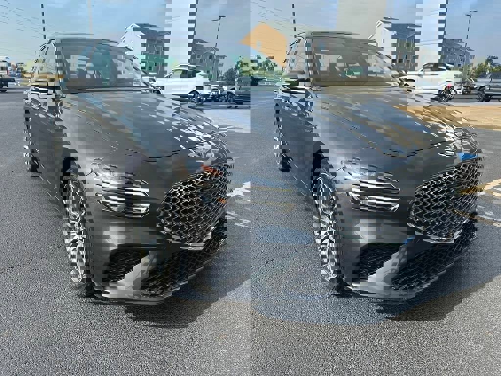 Used 2023 Genesis G70 2.0T video 2