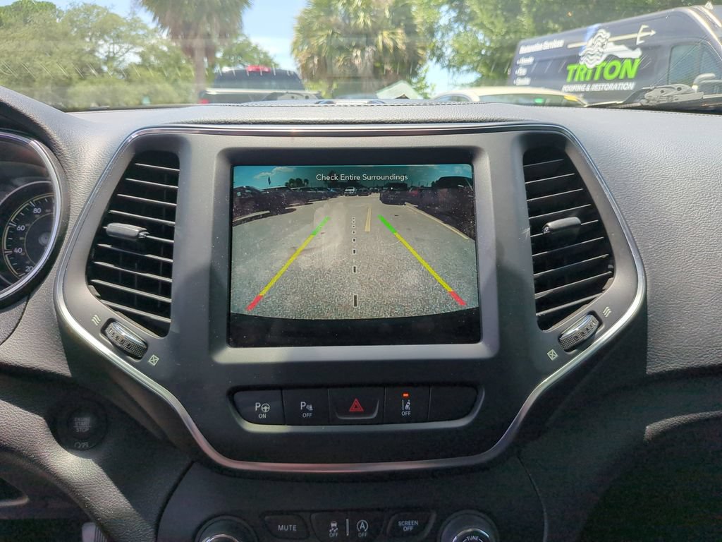 Used 2023 Jeep Cherokee Altitude Lux AWD/4WD image 24