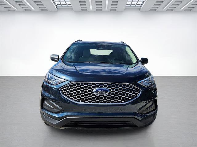 Certified 2024 Ford Edge SE image 3
