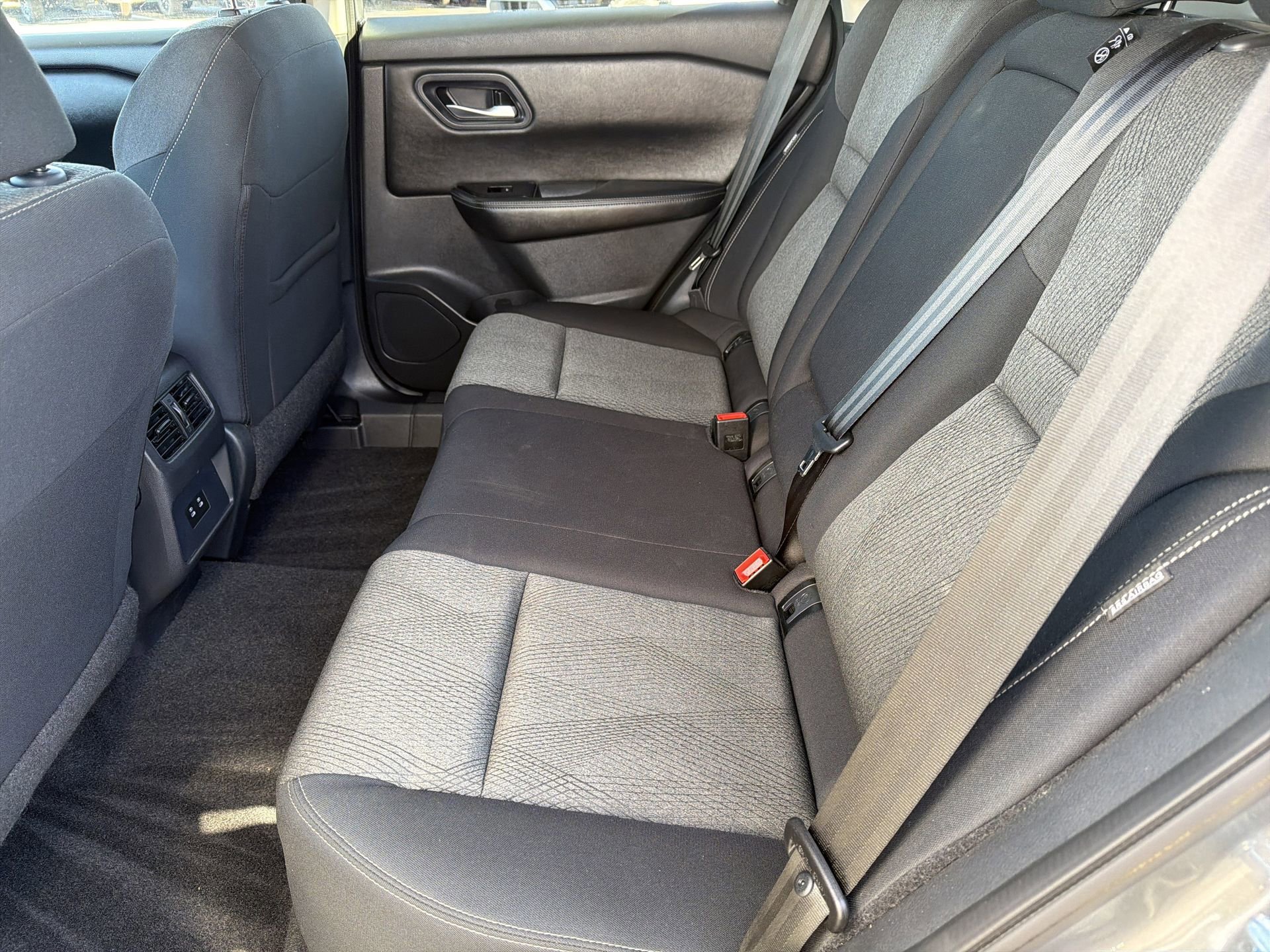 Used 2024 Nissan Rogue SV image 27