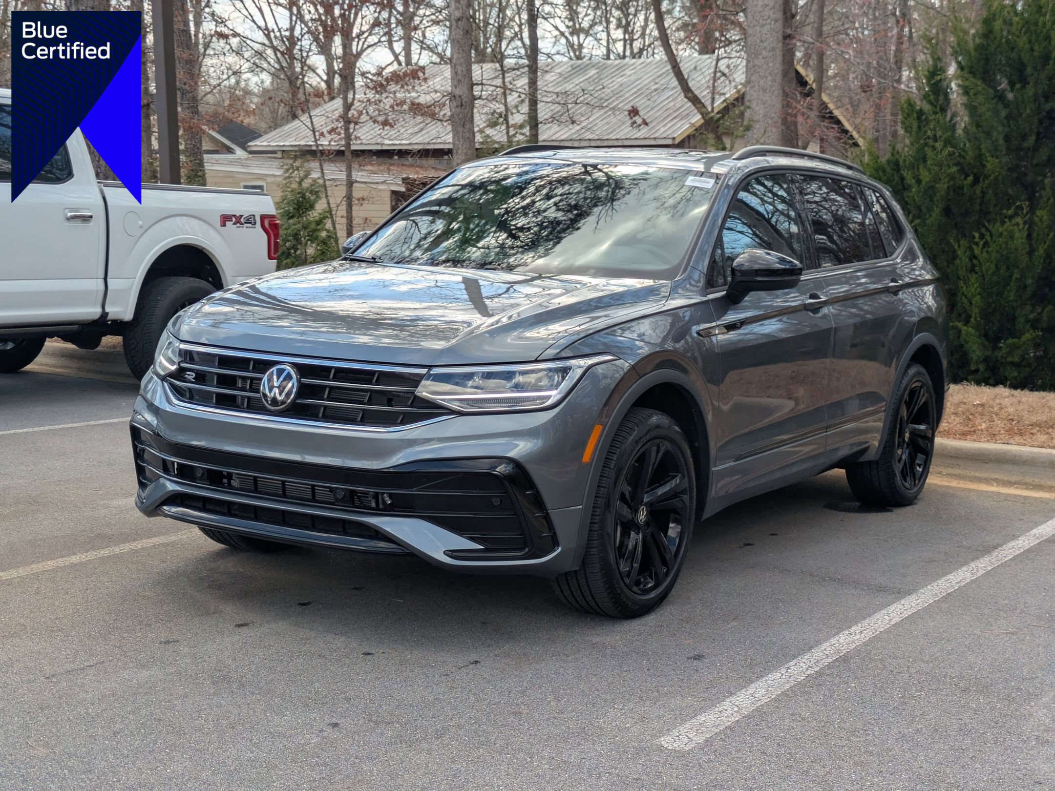 Used 2024 Volkswagen Tiguan SE R-Line image 1