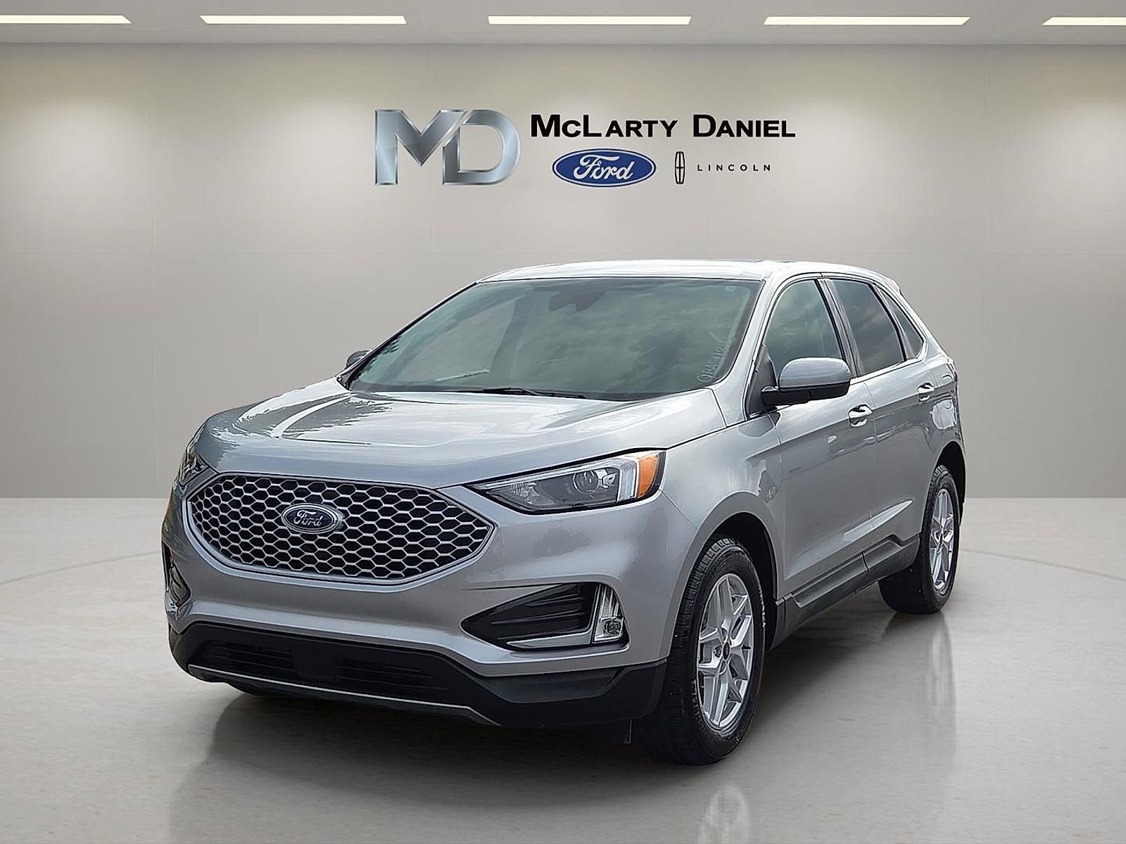Certified 2023 Ford Edge SEL w/ Convenience Package AWD/4WD image 2