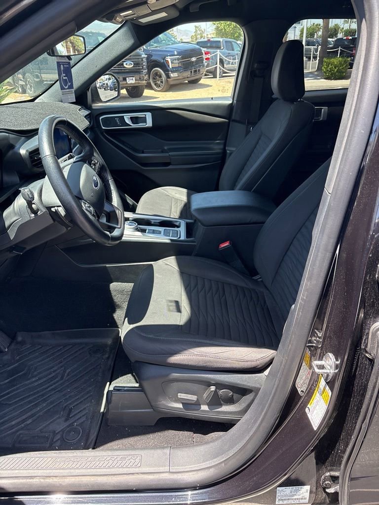 Certified 2020 Ford Explorer XLT RWD image 3