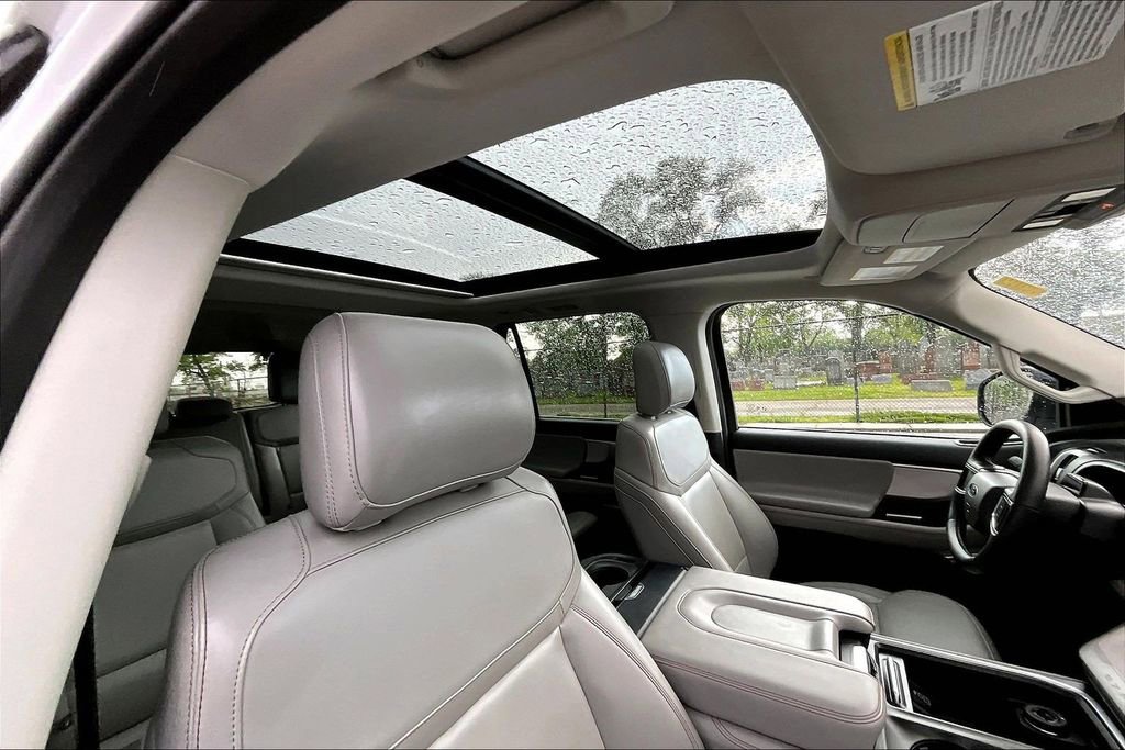 Certified 2025 Ford Expedition Active AWD/4WD image 21