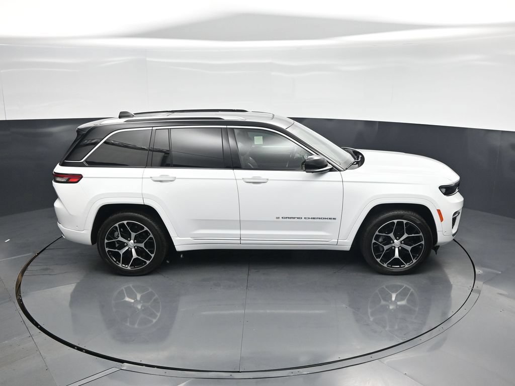 Used 2023 Jeep Grand Cherokee Summit AWD/4WD image 38
