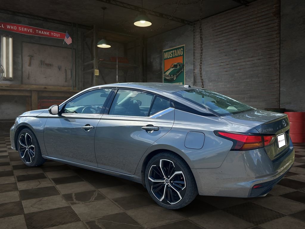 Used 2023 Nissan Altima 2.5 SR FWD image 4