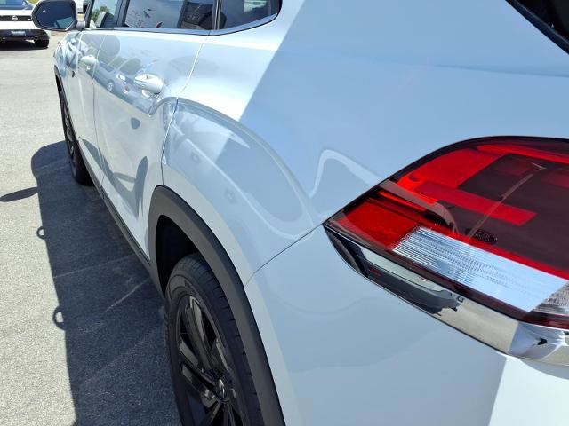 Used 2021 Volkswagen Atlas Cross Sport SE w/ Panoramic Sunroof Package FWD image 18