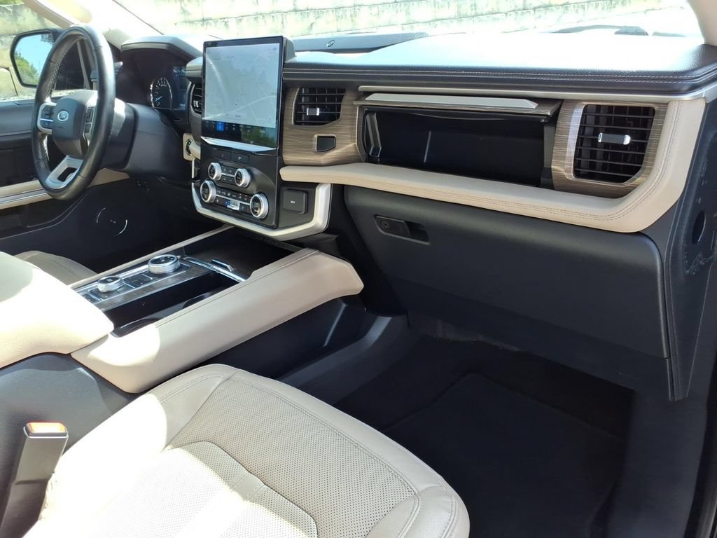 Certified 2022 Ford Expedition Limited AWD/4WD image 4
