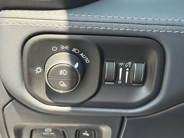 Used 2023 RAM 1500 Limited AWD/4WD image 32