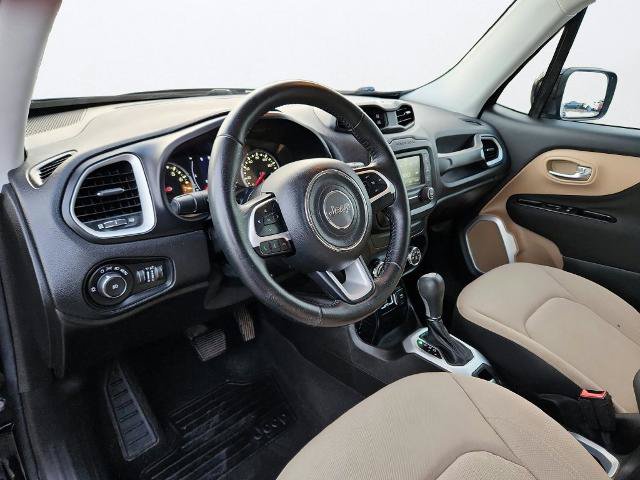 Used 2017 Jeep Renegade Latitude FWD image 9