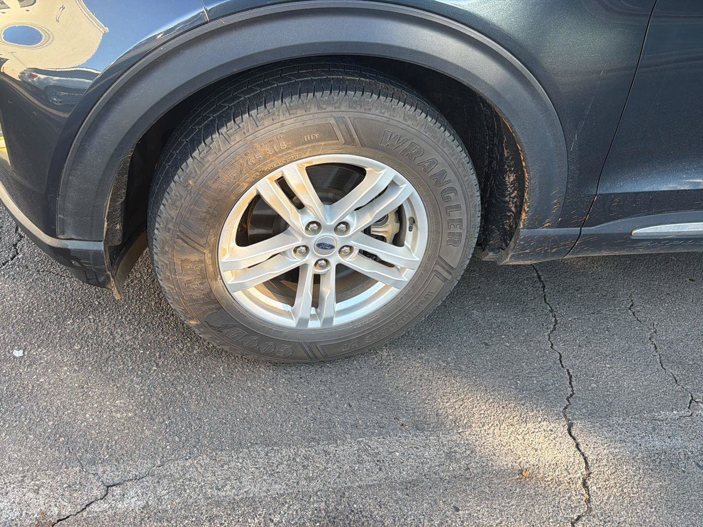 Certified 2024 Ford Explorer XLT RWD image 5