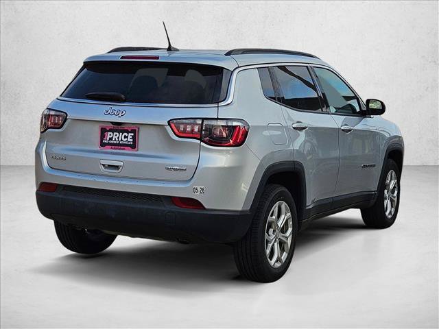 Used 2024 Jeep Compass Latitude AWD/4WD image 5