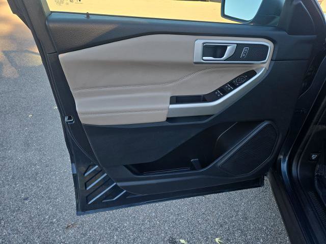 Certified 2022 Ford Explorer XLT w/ Equipment Group 202A image 11