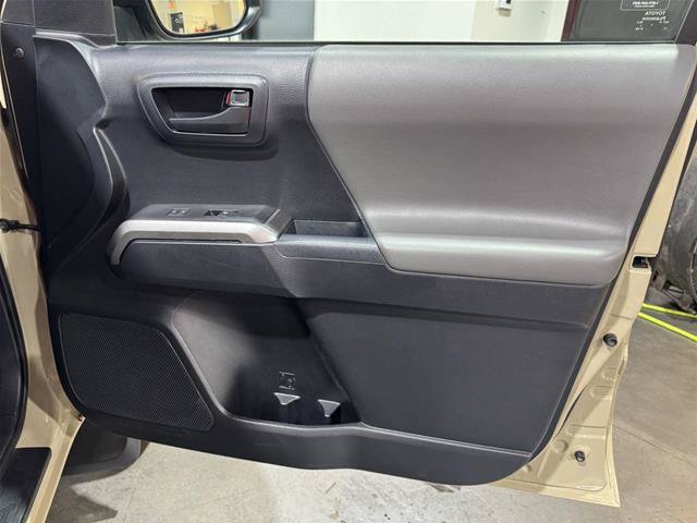 Used 2018 Toyota Tacoma SR5 RWD image 23