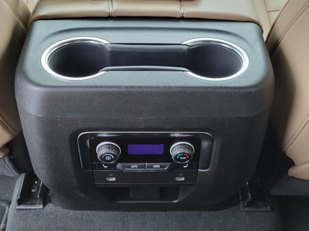 Used 2024 Chevrolet Suburban Premier image 17