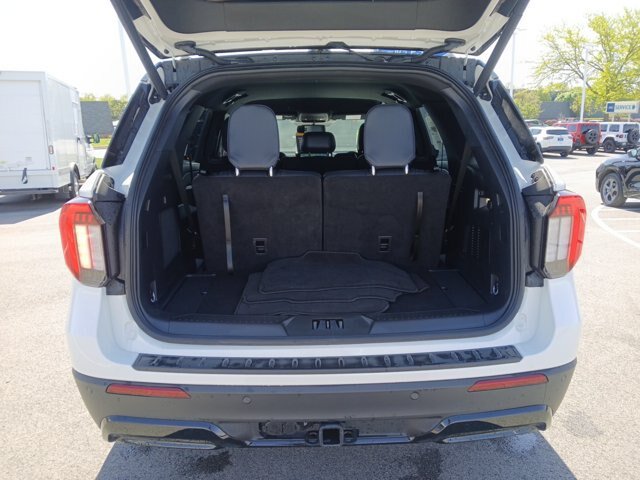 Certified 2025 Ford Explorer ST-Line w/ Premium Package AWD/4WD image 26