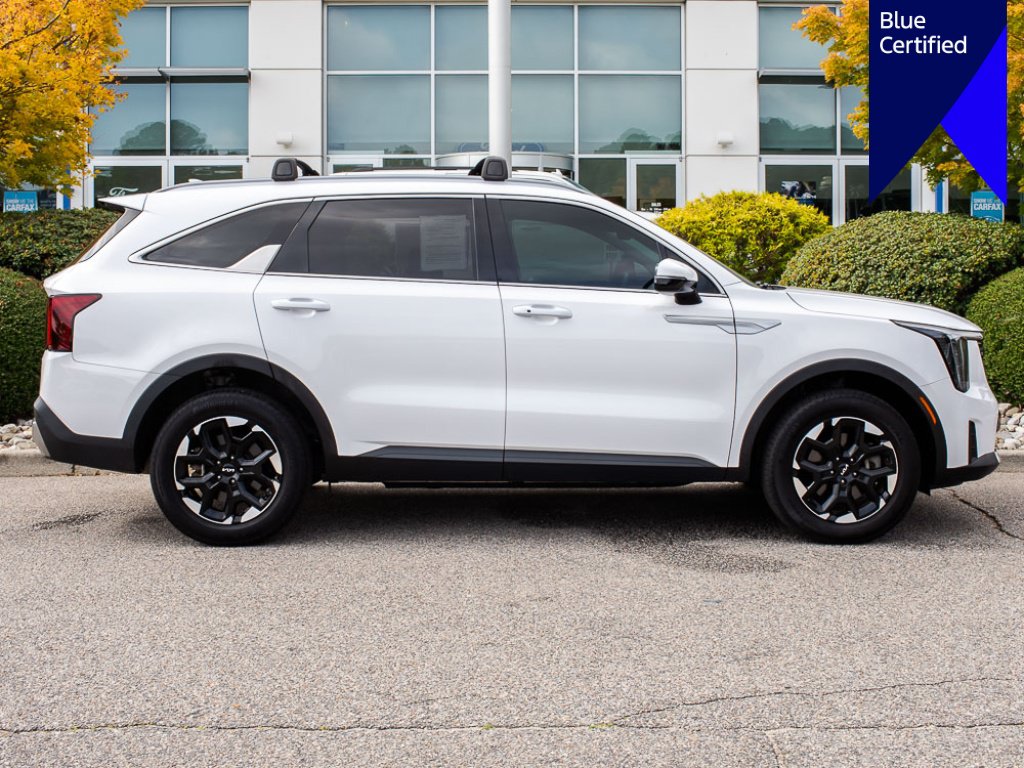Used 2024 Kia Sorento S w/ Panoramic Sunroof Package