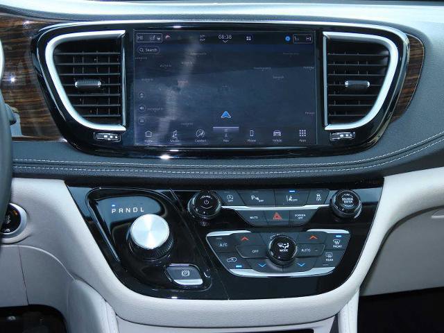 Used 2023 Chrysler Pacifica Limited image 28