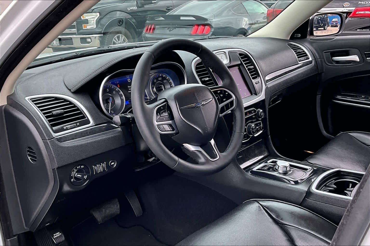 Used 2023 Chrysler 300 Touring L w/ Comfort Group RWD image 16