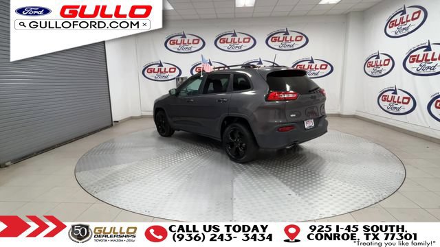 Used 2018 Jeep Cherokee Latitude w/ Altitude Package FWD image 6