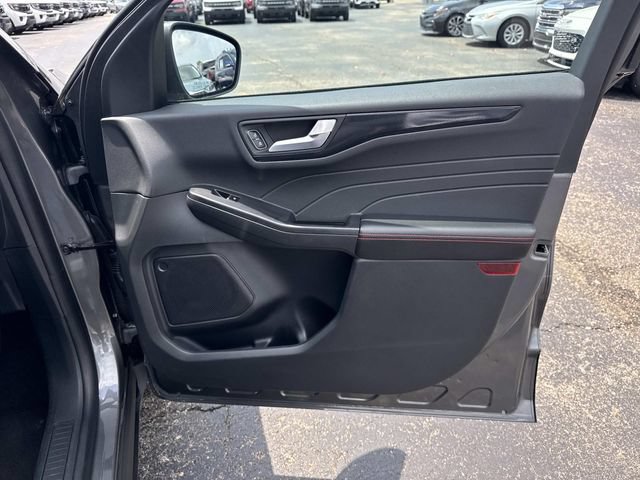 Certified 2025 Ford Escape ST-Line FWD image 13