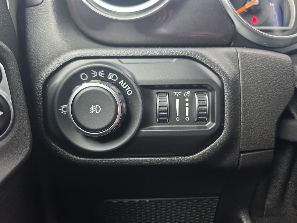 Used 2021 Jeep Wrangler Unlimited Sahara image 42