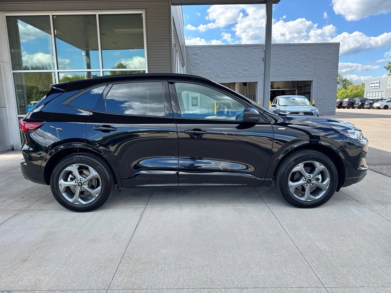 Certified 2024 Ford Escape ST-Line w/ Tech Pack #1 AWD/4WD image 9