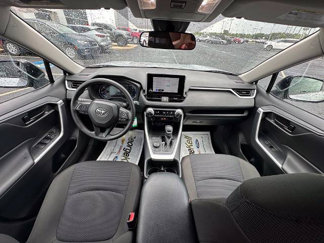 Used 2025 Toyota RAV4 LE AWD/4WD image 5