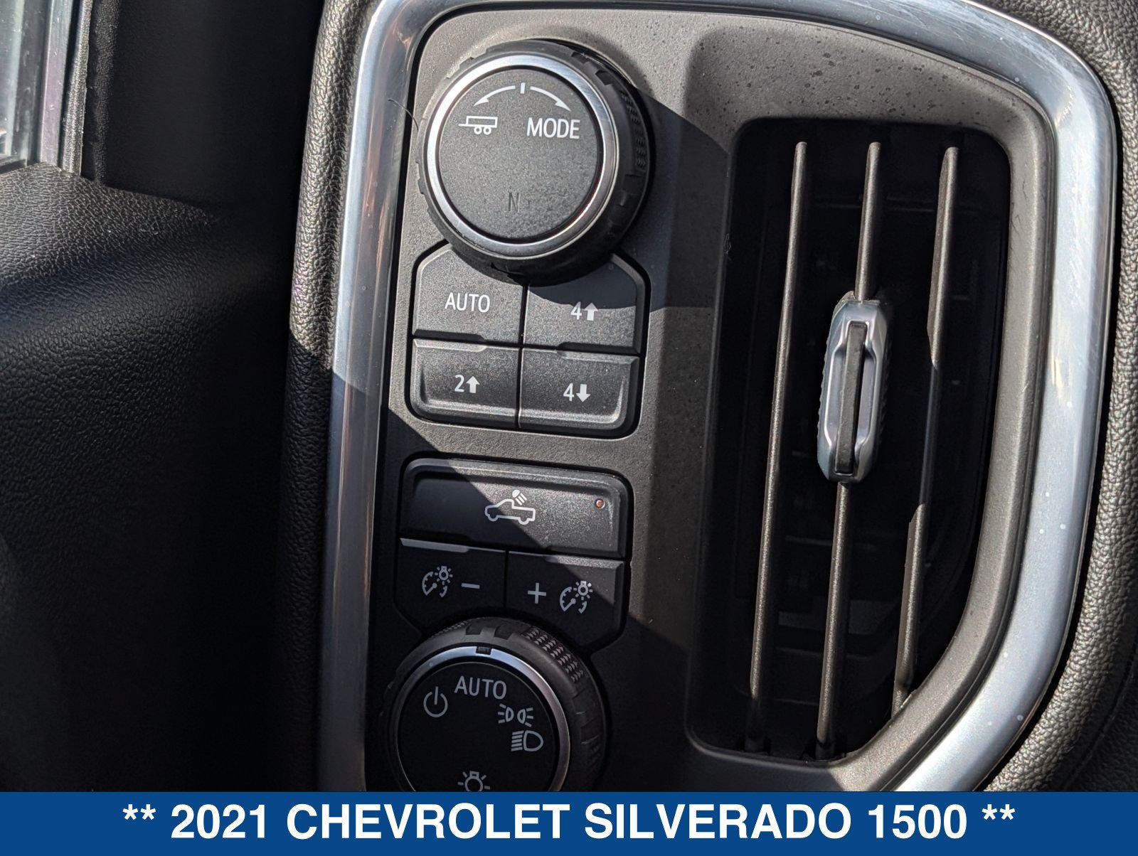 Used 2021 Chevrolet Silverado 1500 LT AWD/4WD image 32