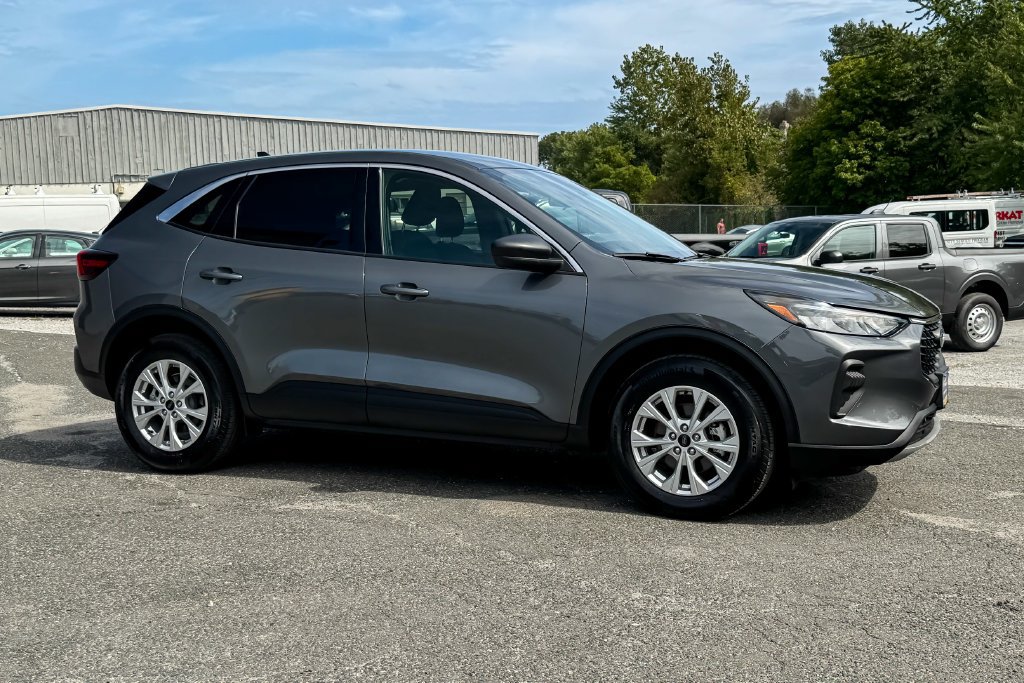 Certified 2023 Ford Escape Active w/ Tech Pack #1 AWD/4WD image 2