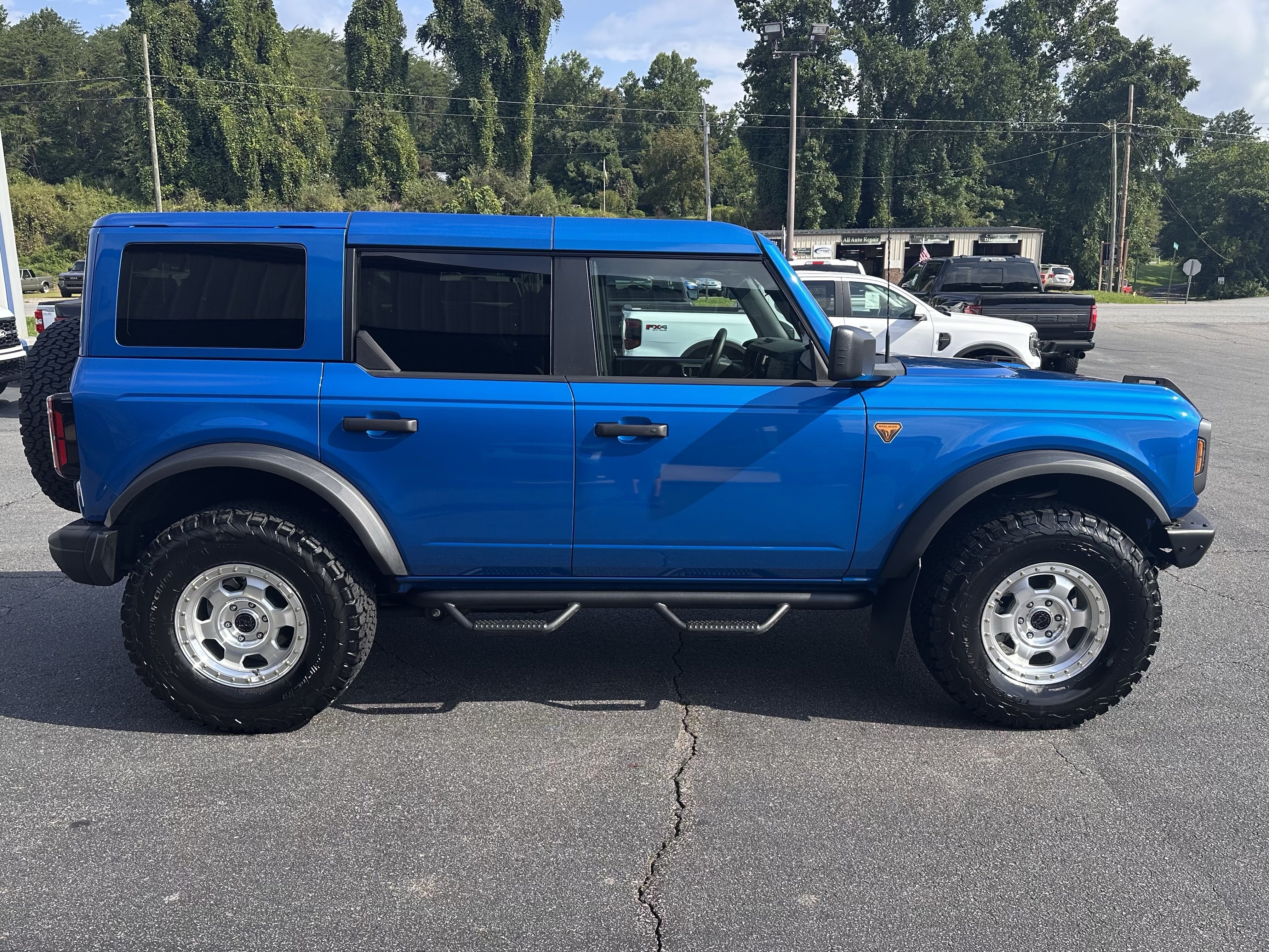 Certified 2025 Ford Bronco Badlands w/ Sasquatch Package AWD/4WD image 5