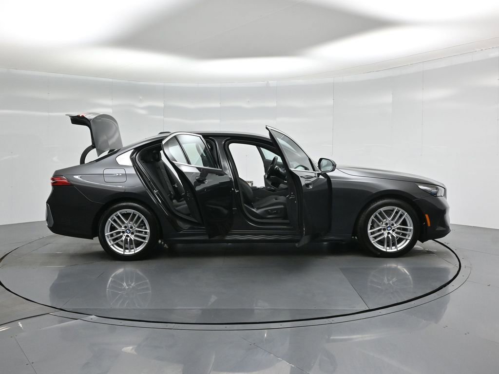 Used 2025 BMW 530i image 35