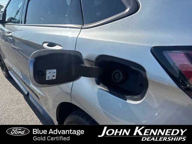 Certified 2022 Ford Edge SE w/ Black Appearance Package AWD/4WD image 9
