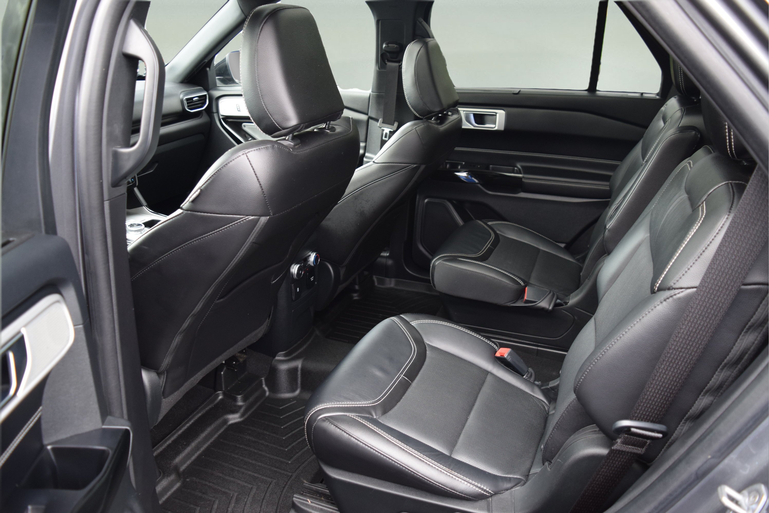 Certified 2022 Ford Explorer ST w/ ST Street Pack AWD/4WD image 8