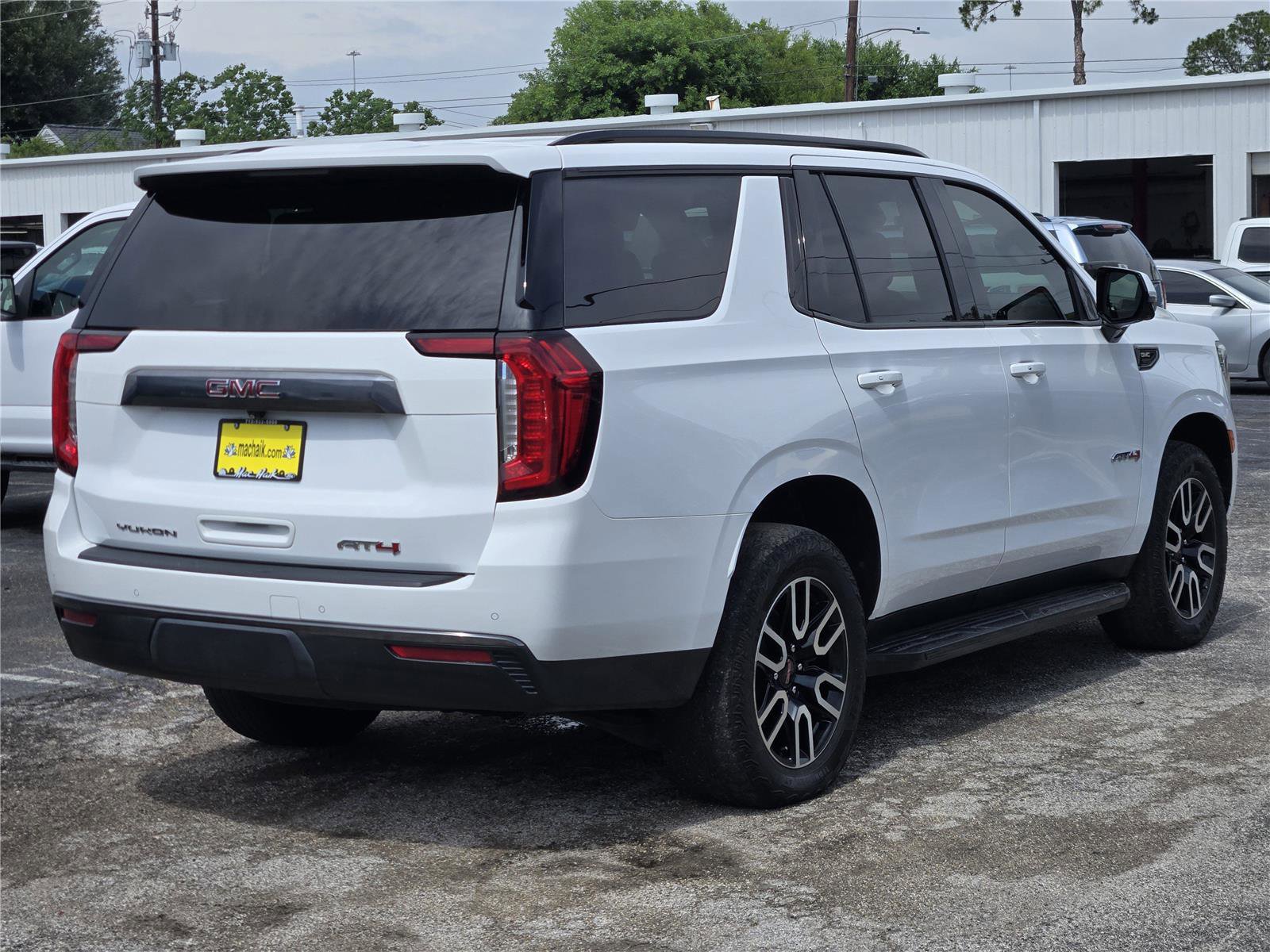 Used 2024 GMC Yukon AT4 w/ Technology Package AWD/4WD image 8