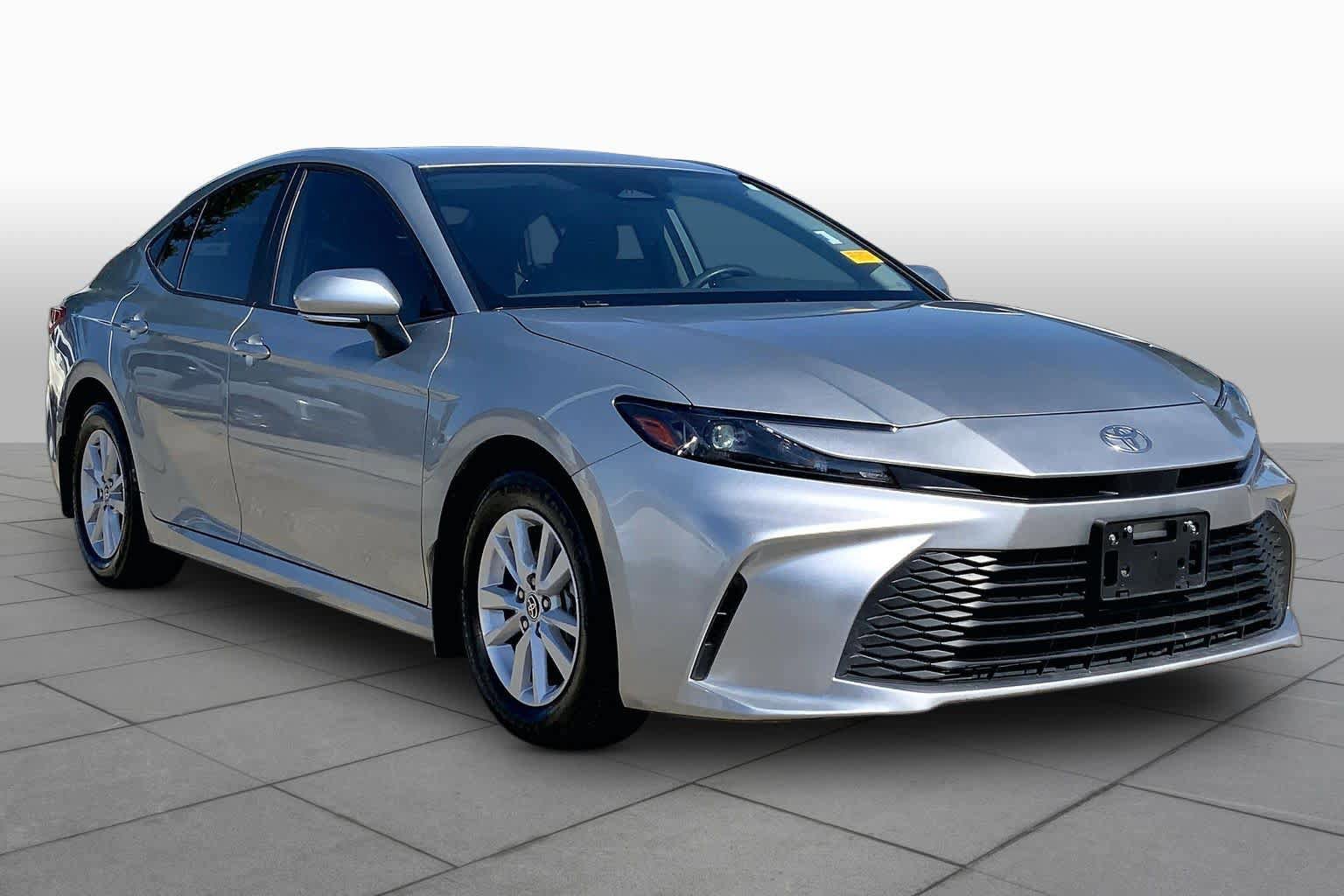 Used 2025 Toyota Camry LE FWD image 3