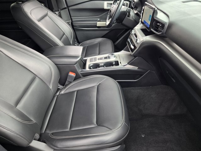 Certified 2022 Ford Explorer XLT w/ Equipment Group 202A image 11