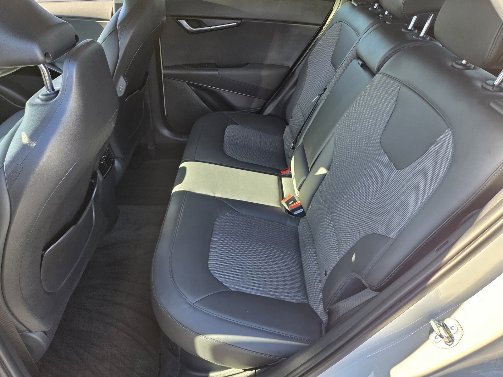 Used 2024 Kia Niro EX image 11